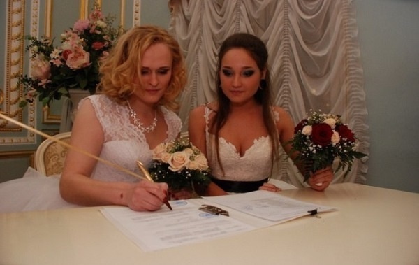 В России зарегистрировали первый ЛГБТ-брак 240c230db210a33042ade5adc631909b