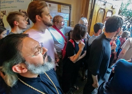 РПЦ: священник не укрывал протестующих в храме на акции в Москве