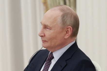 В Кремле сообщили о телефонном разговоре Владимира Путина с президентом ОАЭ