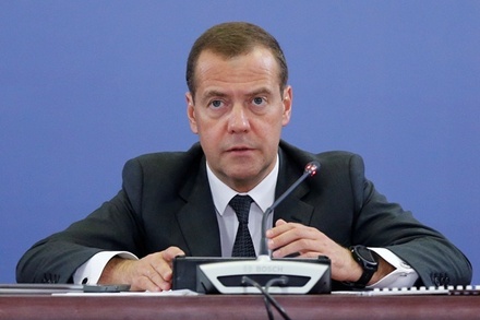 Дмитрий Медведев запретил доминирующим компаниям на рынке называться «Россия»