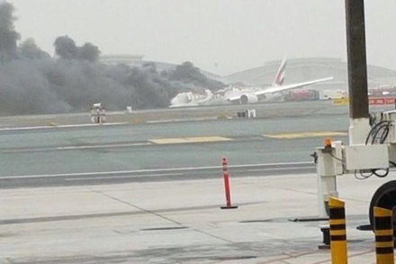 В аэропорту Дубая загорелся пассажирский самолёт
