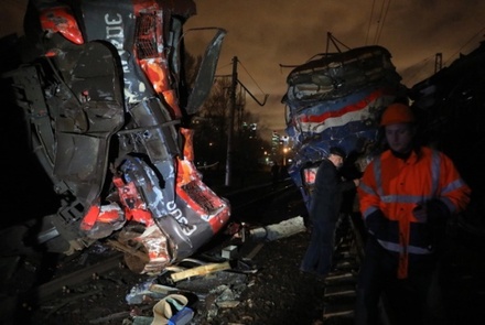 Руководство РЖД посещает пострадавших в столкновении поезда и электрички на западе Москвы