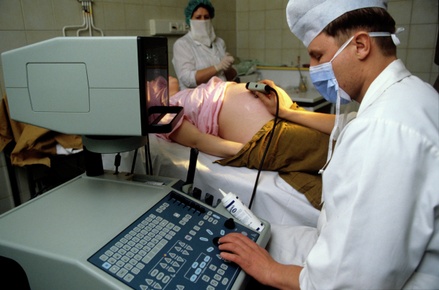 В Минздраве Краснодарского края попросили беременных самим шить маски перед посещением гинеколога 
