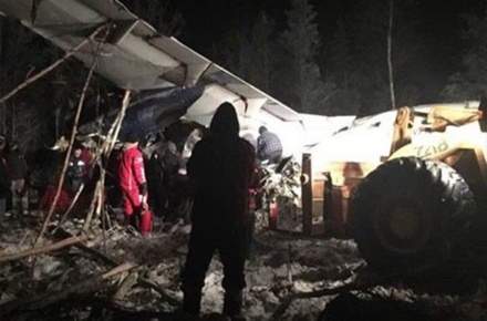 Очевидцы опубликовали фотографии с места крушения самолёта в Канаде