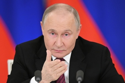 Владимир Путин выступил с ночным заявлением в Малахитовой гостиной Кремля