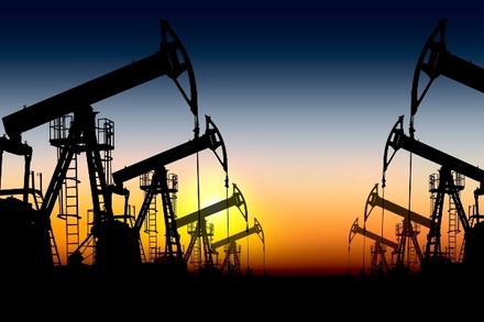 Цена на нефть марки Brent впервые с января опустилась ниже $52