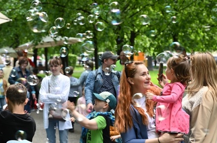 Синоптики пообещали июльское тепло в Москве ко Дню России
