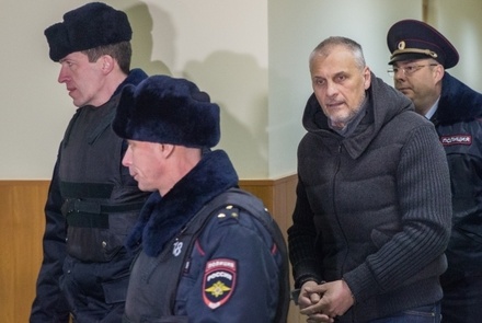 Суд Южно-Сахалинска оставил под стражей Александра Хорошавина