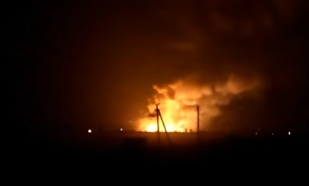 В Харьковской области Украины загорелись склады боеприпасов