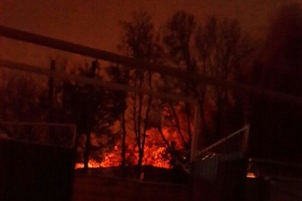 Причиной пожара на базе в Нижнекамске мог стать взрыв газового баллона