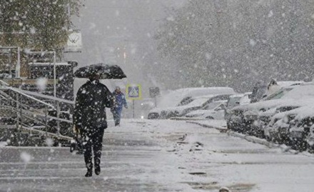 Мокрый снег с дождём оставил без света три района Красноярского края