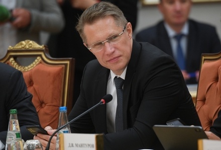 Глава Минздрава призвал россиян ограничить социальную активность