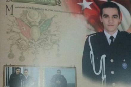 Напавший на российского посла в Анкаре был местным полицейским 