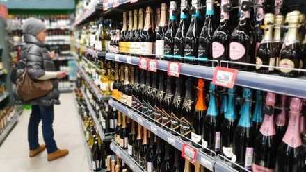 Законопроект об онлайн-продаже алкоголя снят с повестки