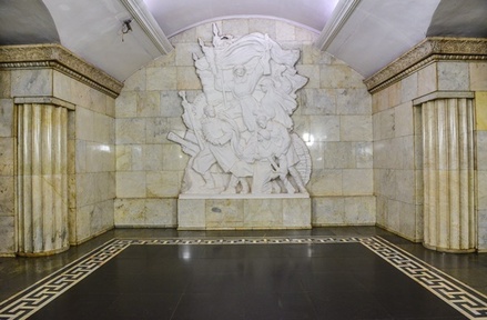 Пассажиры метро сообщили об оцеплении вестибюля станции «Смоленская»