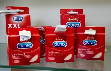 Росздравнадзор запретил продажу презервативов Durex
