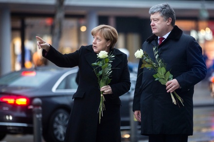 Пётр Порошенко прервал визит в ФРГ из-за «гуманитарной катастрофы» в Авдеевке
