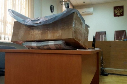 На слушания по делу Улюкаева принесли коробку с деньгами