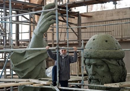 Власти Москвы объяснили, почему не предложили москвичам отказаться от памятника Владимиру