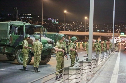 Губернатор Стамбула заявил о пресечении попытки переворота в Турции