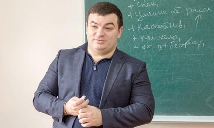 Замдекана юрфака МГУ вменяют мошенничество на 39 млн рублей