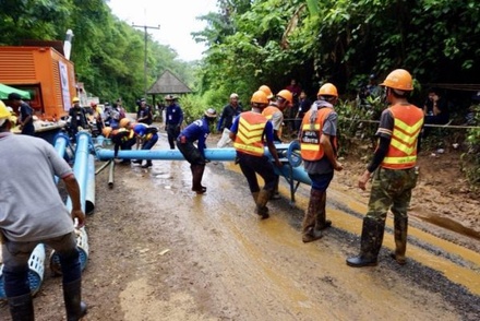 При спасении детей из пещеры в Таиланде погиб дайвер