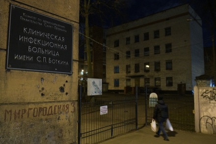 Врачи не подтвердили коронавирус у госпитализированного в Петербурге мужчины