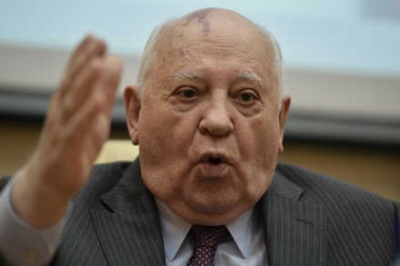 Горбачёв не собирается в ближайшее время посещать Крым