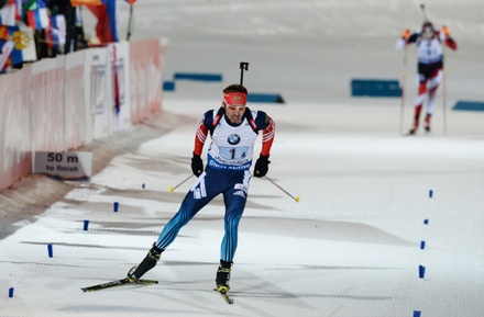 Биатлонист Антон Шипулин завоевал серебро в спринте на этапе Кубка мира