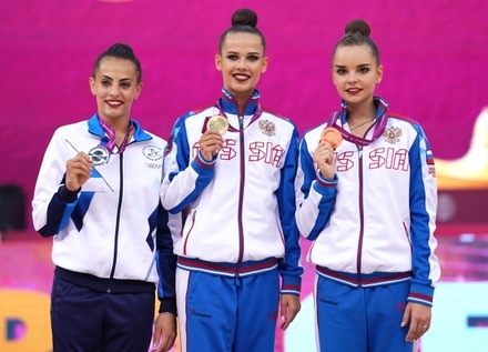 Владимир Путин поздравил гимнасток Аверину и Селезнёву с золотом на ЧМ в Баку