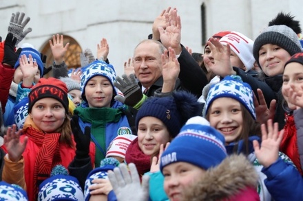 Владимир Путин подписал закон о выплатах при рождении первенца