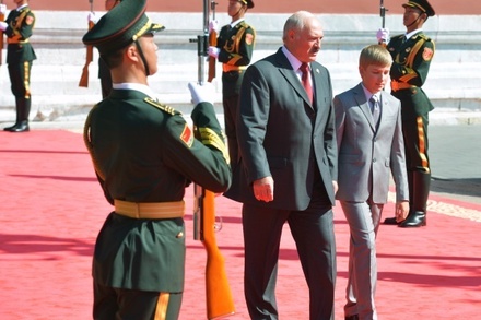 Отсутствие сына Лукашенко на публичных мероприятиях объяснили занятиями музыкой и спортом