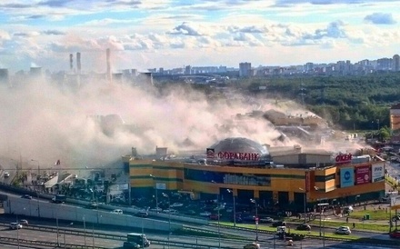 В ТЦ «РИО» на Дмитровском шоссе проходит эвакуация в связи с задымлением