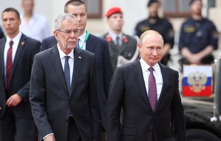 Президент Австрии не увидел смысла менять российский газ на дорогой СПГ из США