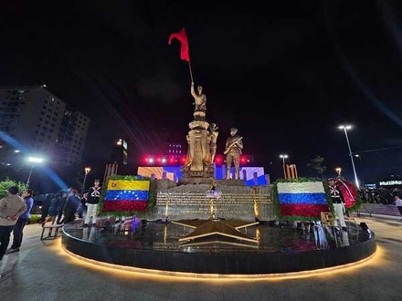 В центре Каракаса открыли памятник в честь победы СССР в Великой Отечественной войне