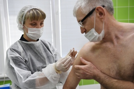 Иммунолог назвал срок появления коллективного иммунитета в России