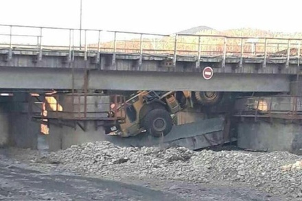 До двух человек увеличилось жертв при обрушении моста в Забайкалье