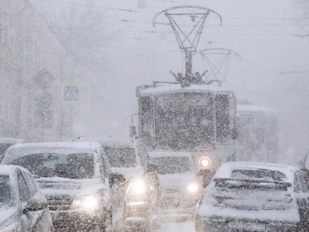 МЧС предупреждает о мокром снеге и гололедице в Москве