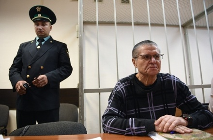 Алексей Улюкаев отказался отвечать на вопрос о получении взятки в 2 млн долларов