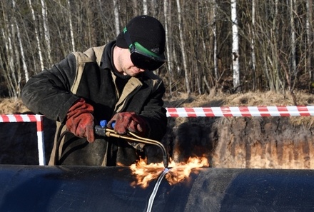 Около 17 тонн авиационного бензина украли из нефтепровода в Подмосковье