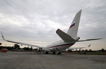 В Омске самолёт с Мединским и Неверовым на борту аварийно затормозил при разгоне