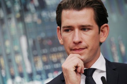 Канцлер Австрии назвал правильным решением огласку шпионского скандала