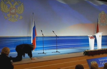 Владимир Жириновский упал на инаугурации владимирского губернатора