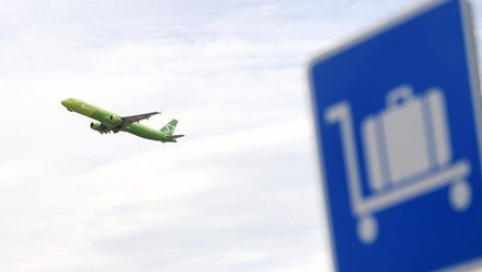 Пассажирский самолёт вернулся в Домодедово из-за отказа двигателя