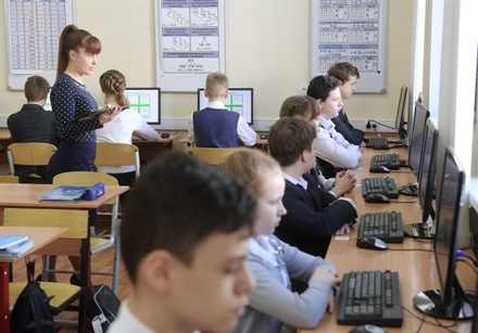 Путин поручил к 2021 году обеспечить все школы высокоскоростным интернетом