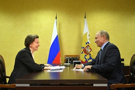 Губернатор Югры на личной встрече с Путиным села в его кресло