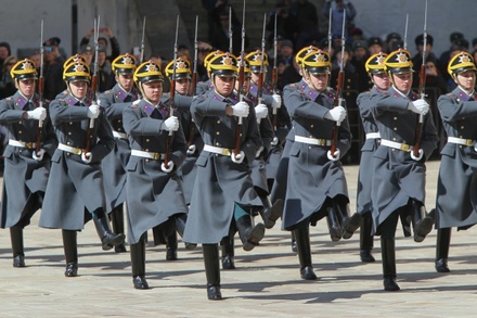 Владимир Путин примет участие в смотре марша караулов Президентского полка