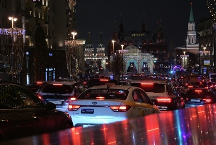 Дептранс Москвы призвал автовладельцев соблюдать скоростной режим из-за дождя