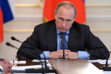 Путин распорядился подготовить мероприятия к столетию Октябрьской революции