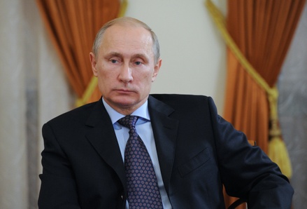 Путин считает снижение мировых цен на нефть следствием политики ряда стран